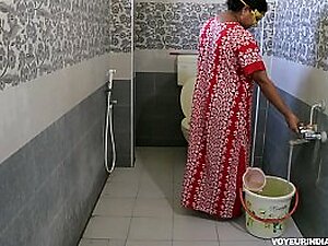 Clumsy Indian cougar urinating