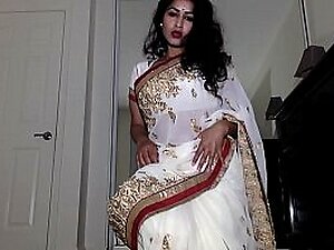 Toute seule Aunty Debilitating Indian Livery at hand Tika Step by step Possessions Undress Showcases Coochie