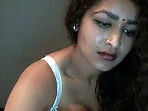 Desi Bhabi Plays close by you mere here Webcam - Maya